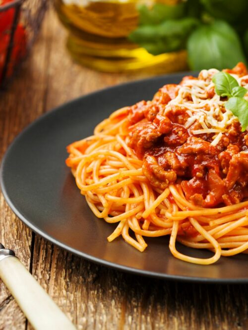 Bolognese aus der GrandPrix Küchenmaschine wir auf Spaghetti präsentiert.
