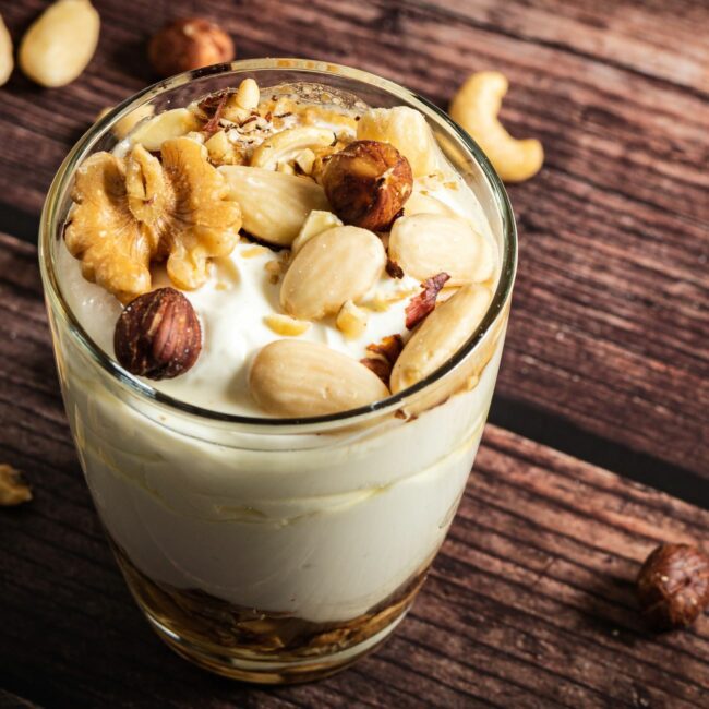 Griechischer Joghurt mit Honig und Nüssen | Klarstein